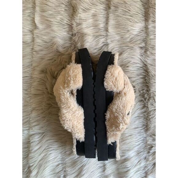 UGG Fuzz Sugar Slide Sandal in Natural / Black Size US 9 - Picture 7 of 11